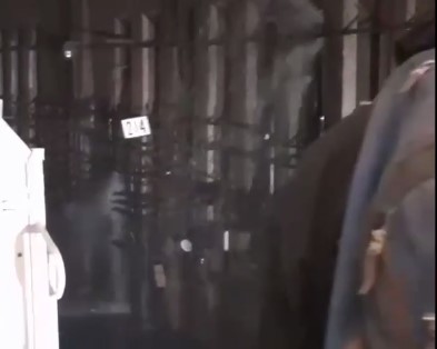 Заливает рельсы: Потоп на столичной станции метро попал на видео (ВИДЕО)