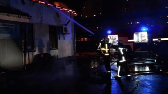 В Харькове горело здание железнодорожного вокзала (ФОТО)