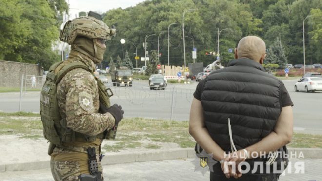 В Киеве сотня силовиков задержала банду фальшивомонетчиков (ФОТО, ВИДЕО)