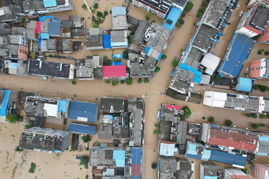 В Китае из-за наводнения – десятки погибших (ФОТО, ВИДЕО)