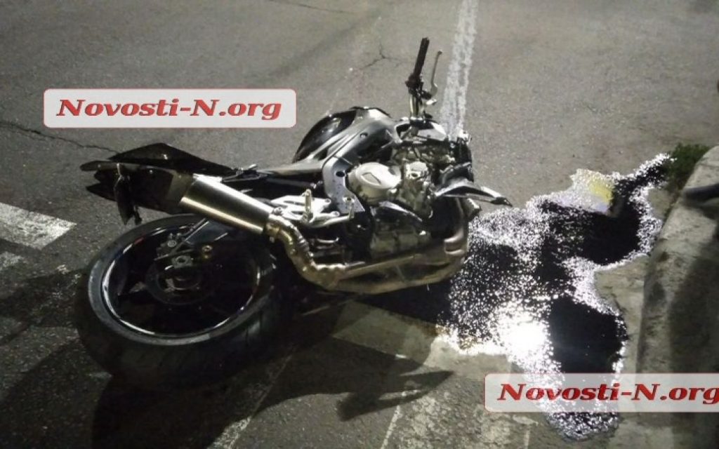 В Николаеве мотоцикл разорвало после столкновения с «ВАЗ» (ФОТО)