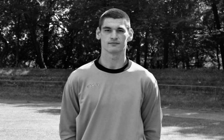 Во время футбольного матча в РФ погиб молодой вратарь (ФОТО)