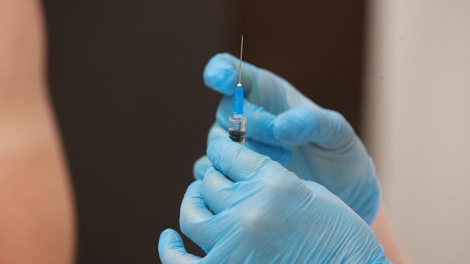 Подменяла медсестра: более 8,5 тысячи немцев получили вместо вакцины физраствор