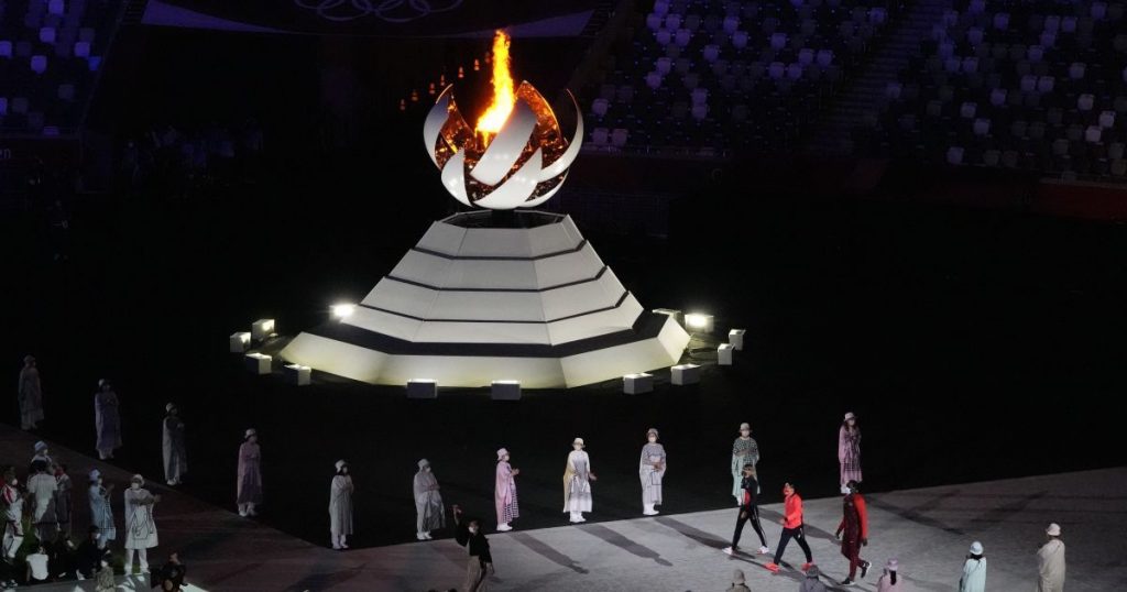 Олимпийские игры в Токио официально закрыты (ФОТО)
