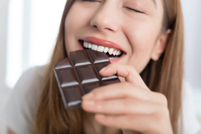 Специалисты обозначили связь между употреблением шоколада и болезнями