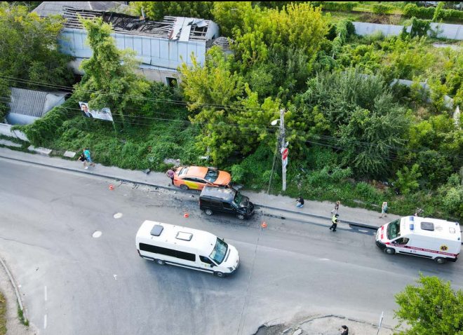 В Днепре водитель Hyundai проигнорировал знак: пострадали 2 человека (ФОТО)