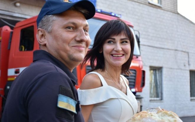 Украинский спасатель, вернувшись из Греции, сразу же сыграл свадьбу (ФОТО)