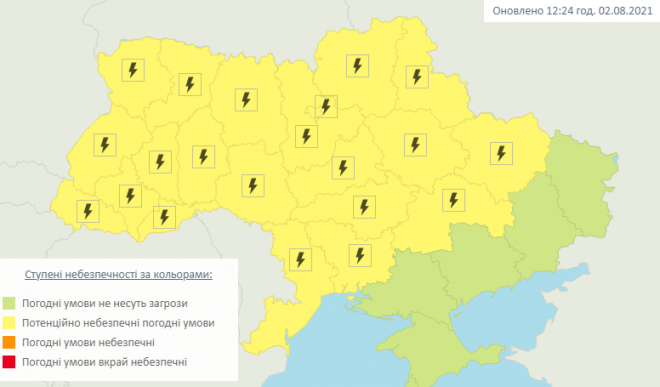 Синоптики пообещали грозы почти по всей Украине