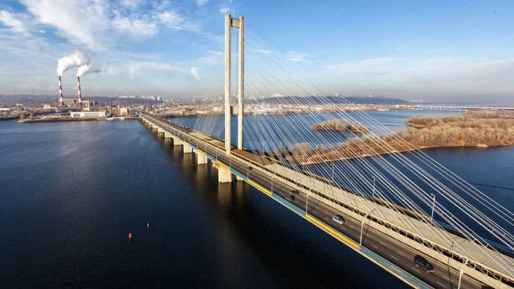 В Киеве до октября ограничили движение по Южному мосту
