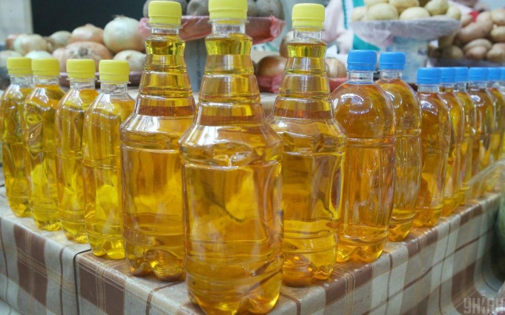 В Кабмине пообещали снизить цены на подсолнечное масло