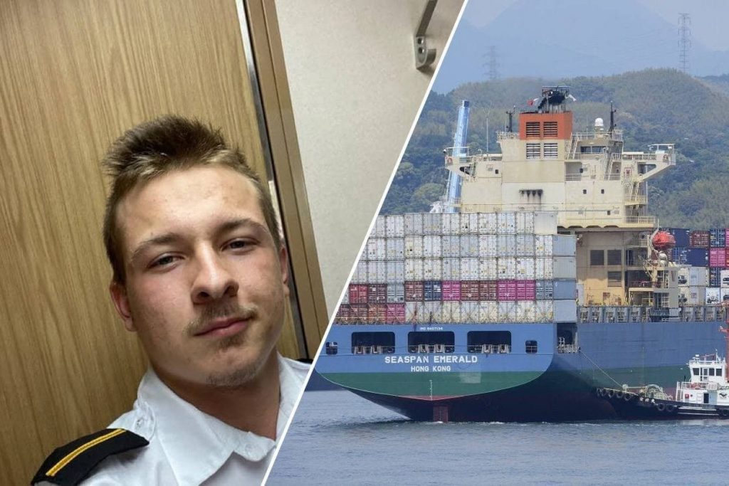 С борта контейнеровоза пропал украинский моряк