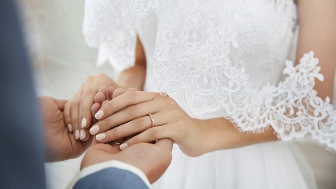Невеста, которая не любит детей: отец объяснил, почему не позвал на свадьбу свою дочь