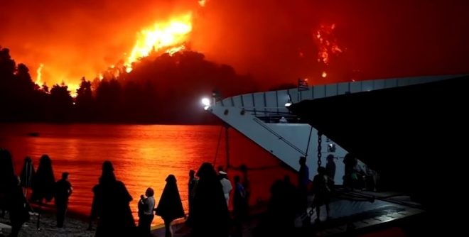 Жуткие пожары в Греции: тысячи людей покинули свои дома (ФОТО, ВИДЕО)