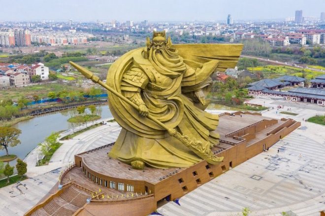 В Китае за 24 миллиона долларов переместят статую стоимостью 26 миллионов (ФОТО)
