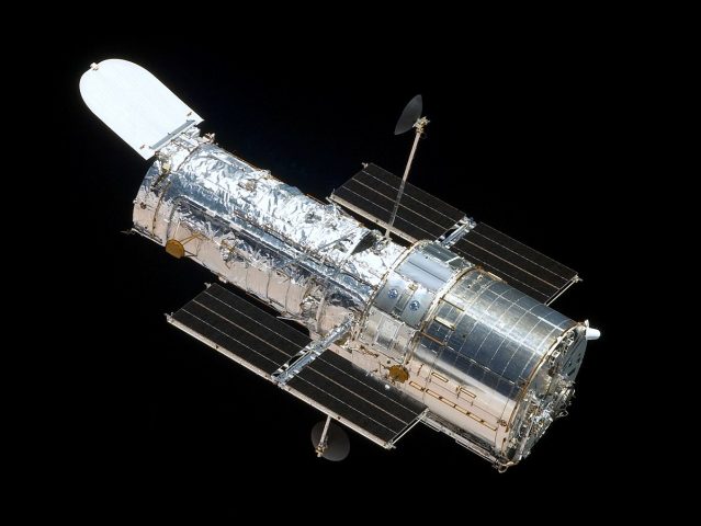 Hubble запечатлел шарообразное скопление звезд в созвездии Стрелец (ФОТО)