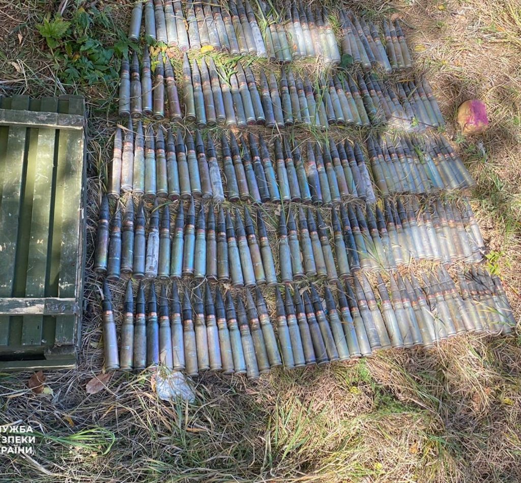 На Донбассе сотрудники СБУ выявили тайники с боеприпасами (ФОТО)