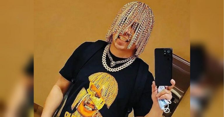 Мексиканский рэпер сделала себе прическу из золотых цепочек (ФОТО, ВИДЕО)