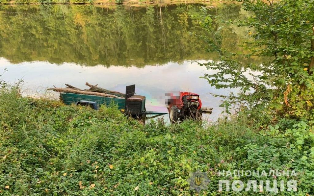В Винницкой области водитель мотоблока с прицепом съехал в водоем и погиб (ФОТО)