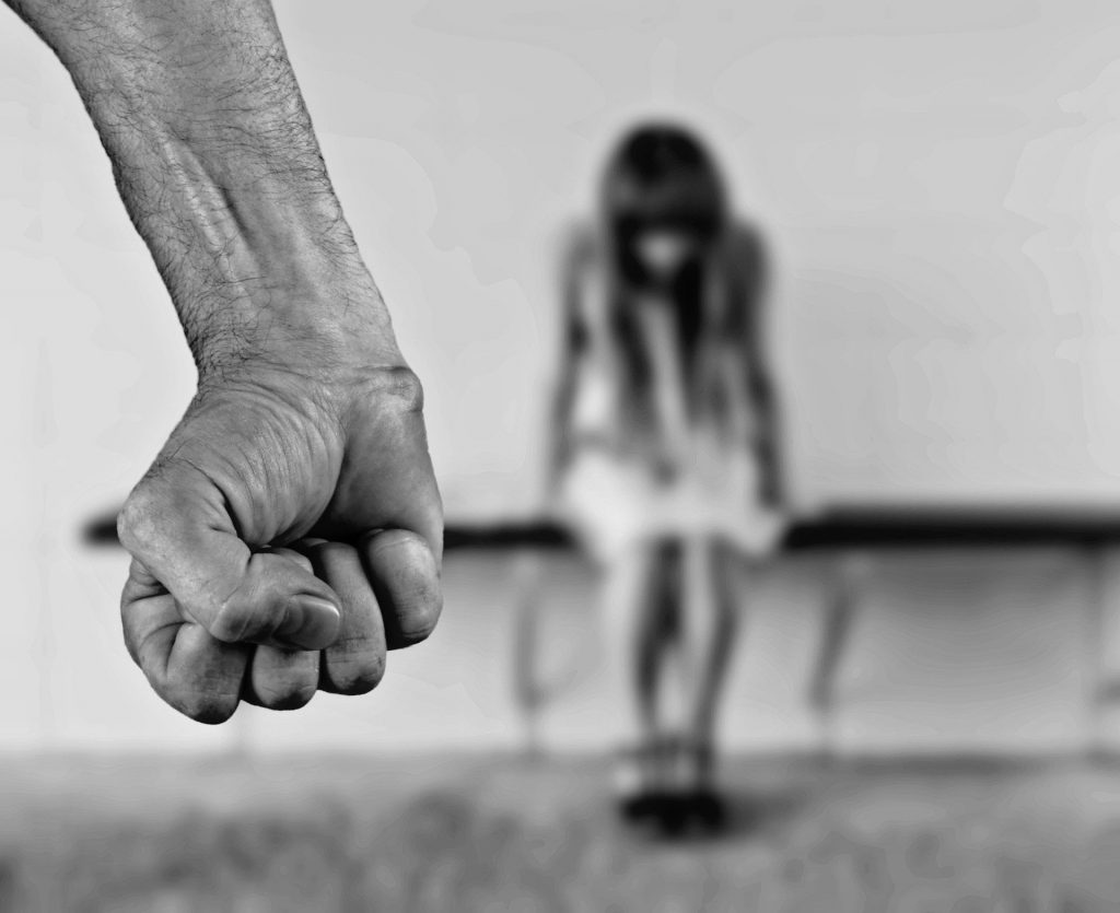 На Закарпатье трое подростков насиловали 14-летнюю девочку и снимали все на видео