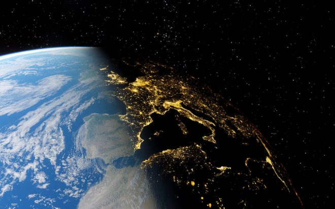 Астронавт поделился впечатляющим ночным фото Земли (ФОТО)