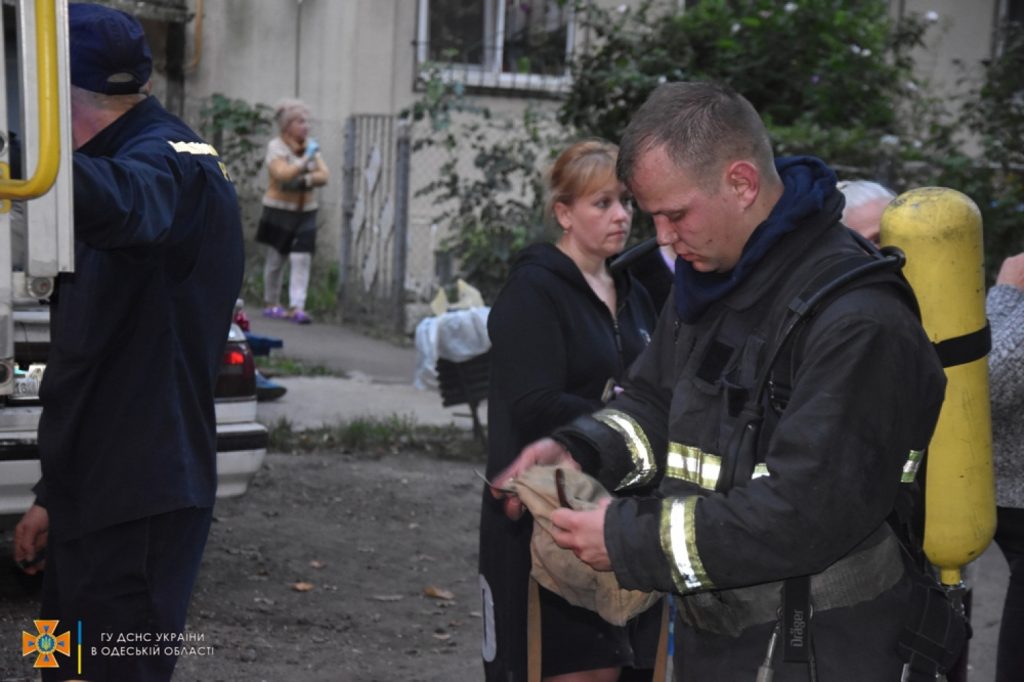 В Одессе произошел пожар в пятиэтажке (ФОТО)