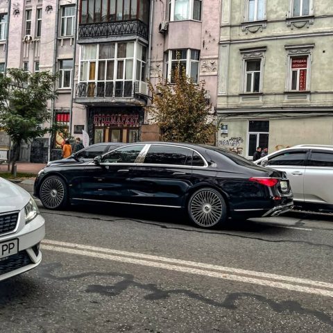 В центре Киева увидели лимузин за 5 миллионов гривен (ФОТО)