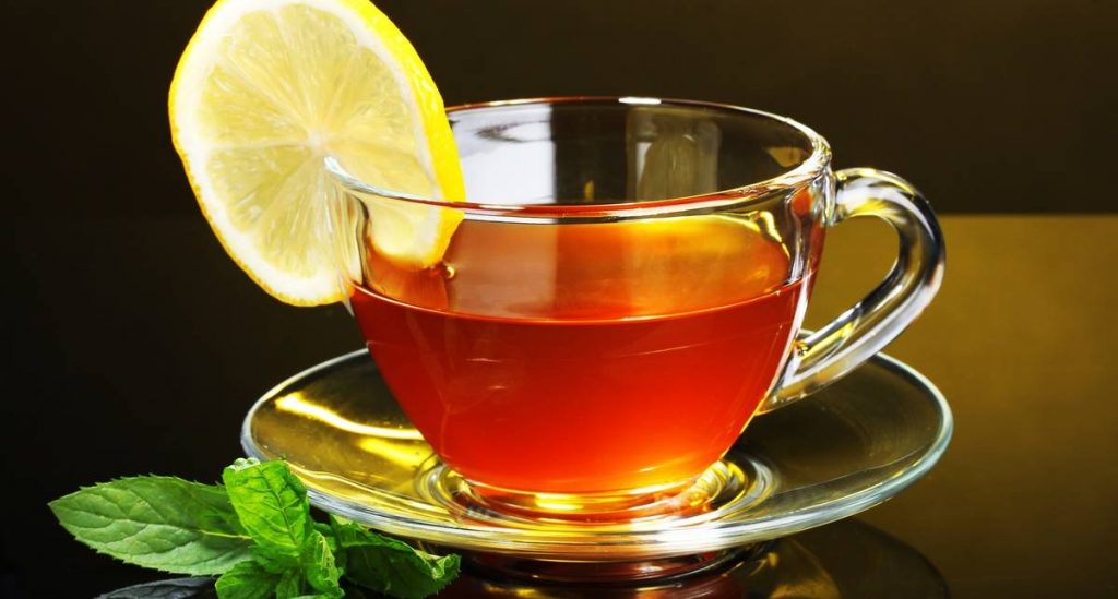 Медик предупредила об опасности горячего чая