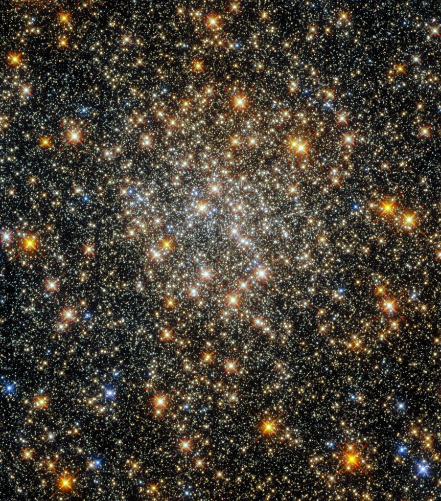 Телескоп Hubble сфотографировал необычное скопление звезд (ФОТО)