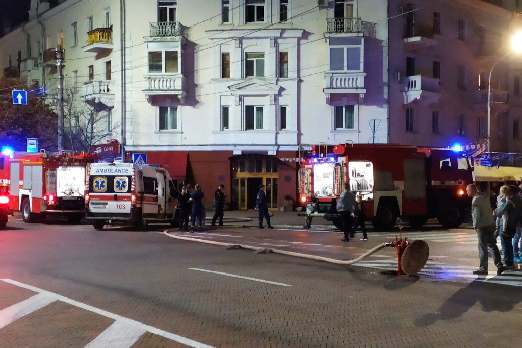 В Чернигове горел ресторан: пострадал парень (ФОТО)