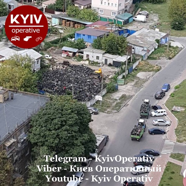 В Днепровском районе Киева образовалась огромная свалка покрышек (ФОТО)