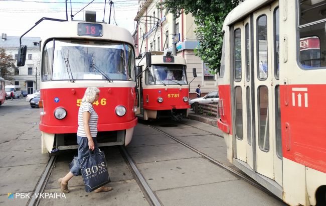 В Киеве из-за ДТП остановились трамваи (ФОТО, ВИДЕО)