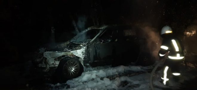В Николаеве дотла сгорел BMW X5 (ФОТО)