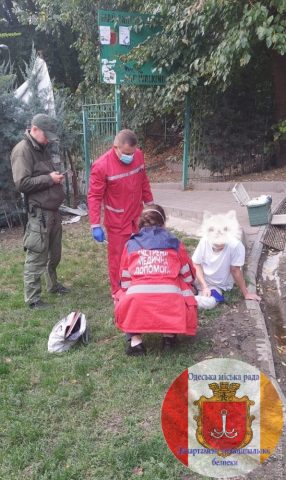 В Одессе в парке нашли подростка с поломанной ногой (ФОТО)