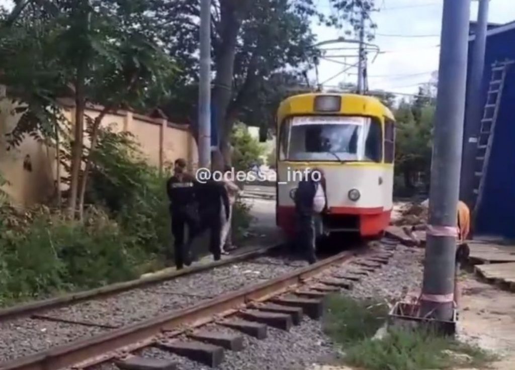 В Одессе трамвай сбил пешехода-нарушителя (ФОТО)