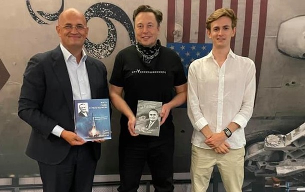 Илон Маск провел экскурсию по SpaceX для внука Королева (ФОТО)