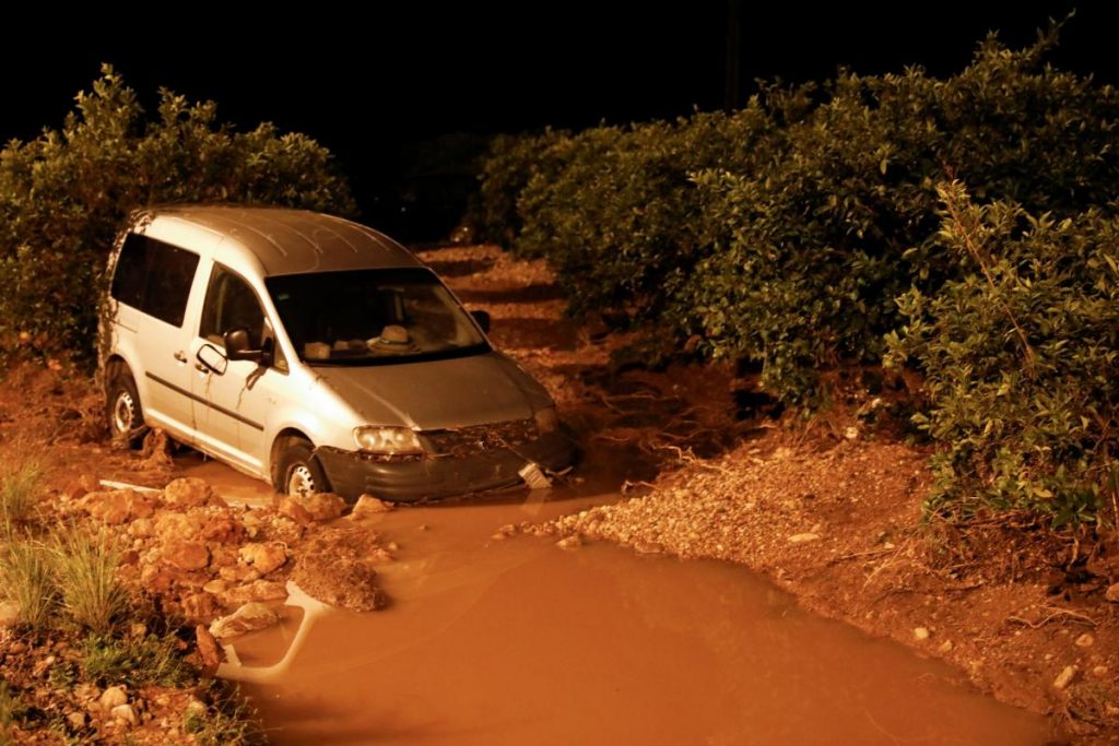 Испанию затопило дождями: автомобили плыли по улицам (ФОТО, ВИДЕО)