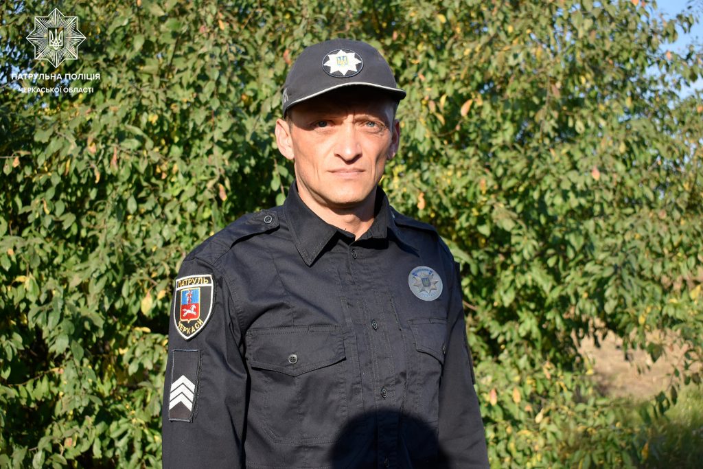 Житель Черкасской области бросался с ножом на полицейского (ФОТО)