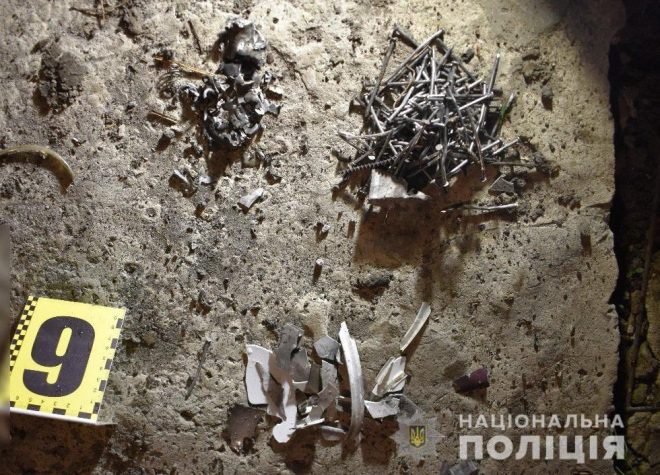 Жителю Киевской области у двери подложили взрывчатку (ВИДЕО)