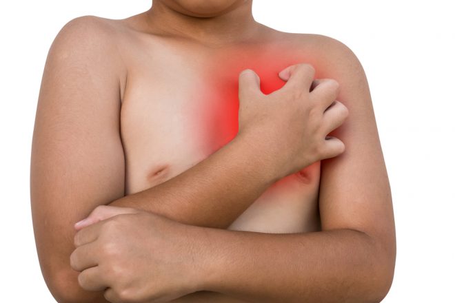 Почему возникает боль в груди: ответ врачей