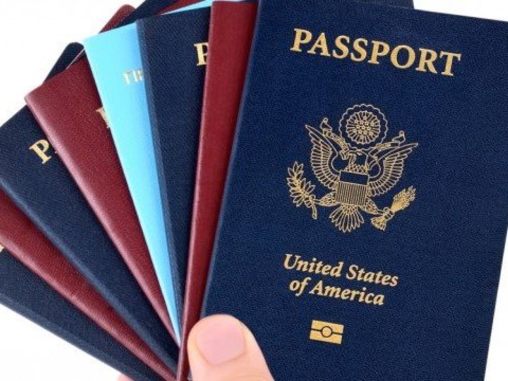 Закон о двойном гражданстве: эксперт назвал главные требования к документу