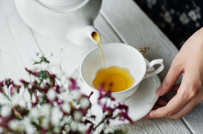 Ученые рассказали о пользе чая с медом и чесноком