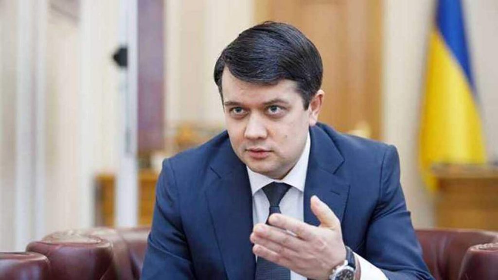 Эксперт: Закон об олигархах – повод для отставки Разумкова