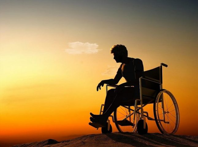 В Киеве мужчину в инвалидном кресле не пускали в метро: подробности (ВИДЕО)