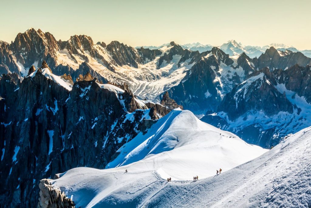 Самая высокая гора Европы стала ниже на один метр (ФОТО)