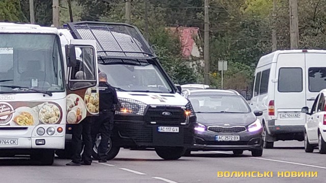 В Луцке авто Нацгвардии столкнулось с маршруткой с пассажирами (ФОТО)