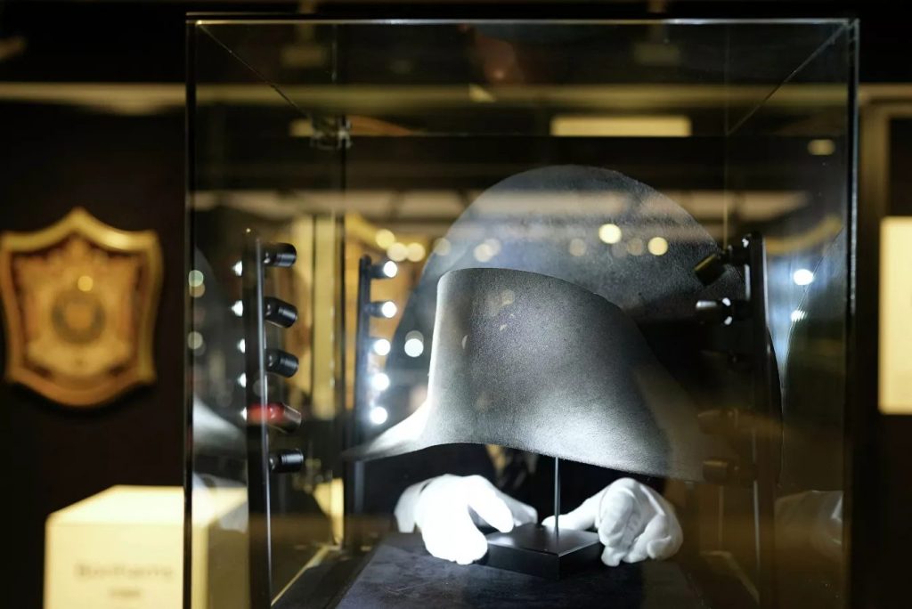 Шляпу Наполеона с его ДНК выставили на аукцион (ФОТО)