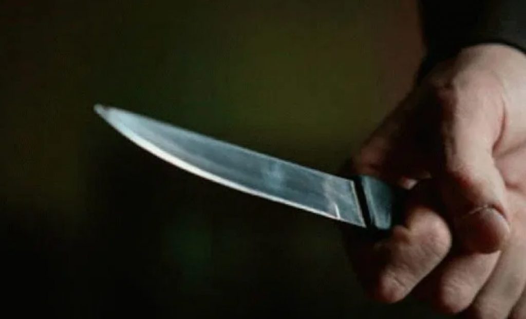 На Днепропетровщине мужчина порезал ножом сожительницу и утром нашел ее мертвой