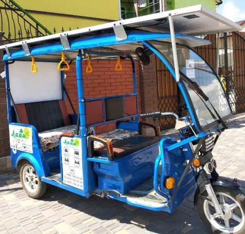 Вместо такси: в Херсоне курортников катают на необычном транспорте (ФОТО)