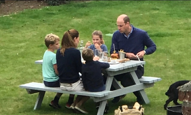 Кейт Миддлтон и принца Уильяма с тремя  детьми засекли в пабе (ФОТО)