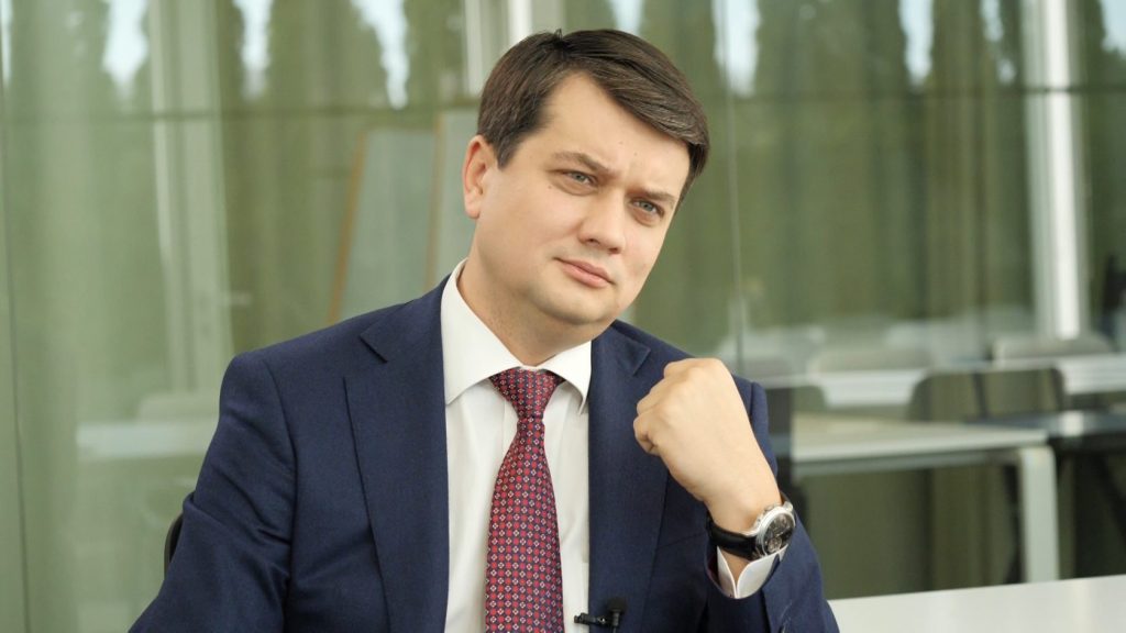 Политолог рассказал, кто может заменить Разумкова на посту спикера ВР